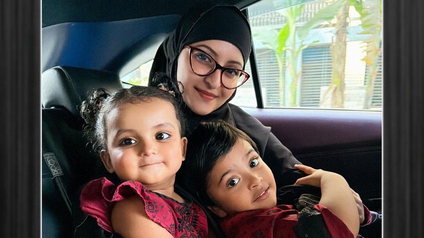 দুই সন্তানকে নিয়ে পরীমণি, লিখলেন— হ্যাপি ফ্রাইডে!