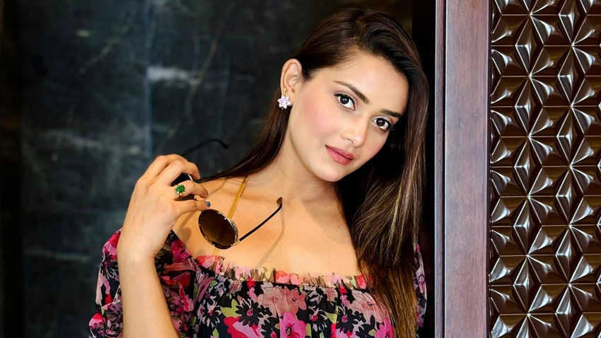 মধ্যরাতে লাইভে এসে হুঁশিয়ারি তানজিন তিশার